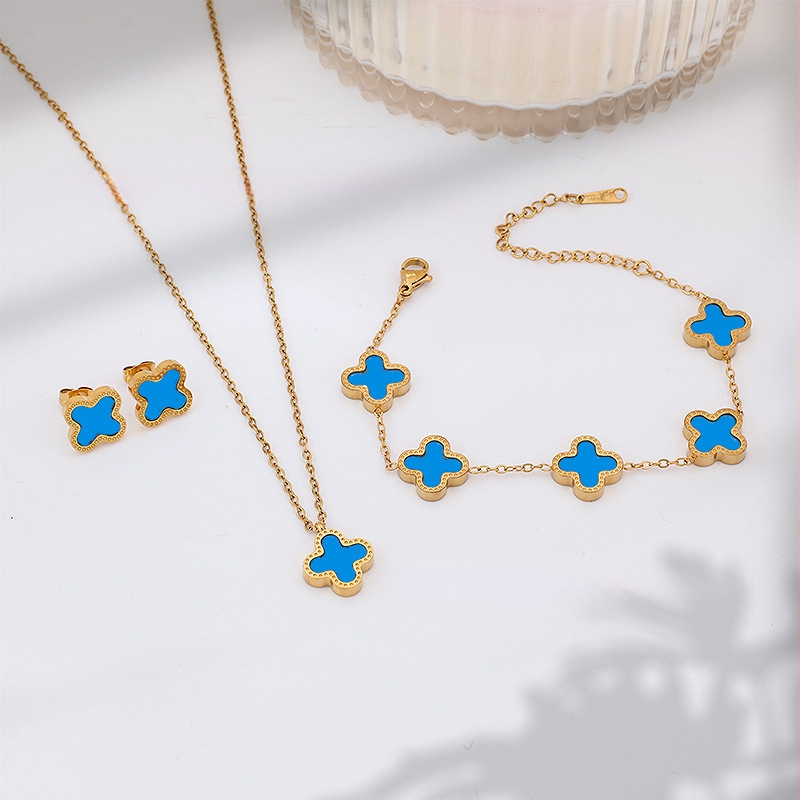 Četru lapu laimes juvelieru komplekts: kaklarota, rokassprādze un auskari no titāna tērauda, O-saites, elektroplatinga pārklājums