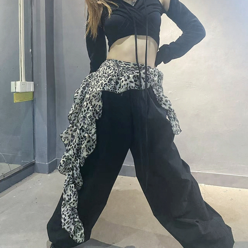 Vidukļa ķēde džeza dejām ar pūdelēm un viļņotu malu (Materiāls: Audums • Unisex • Pieaugušie • Visas sezonas • Izlaidums: 2024 rudens)