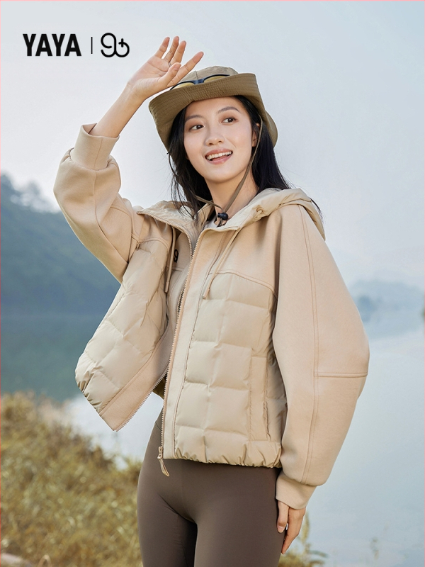 Női duck down dzseki kapucnival, 86–90% tolltöltet, poliészter anyag, közepes hossz, laza szabás, cipzáras záródás, ősz 2025, hercegnő-stílus