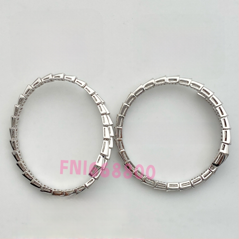 Čūskas formas rokassprādze ar atvērtu dizainu, Materiāls: V gold; Apstrāde: dimants; Svars: 16.5; Sezona: pavasaris 2025