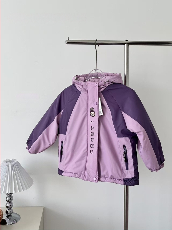 Ziemas jaka meitenēm ar kapuci, bieza flisa odere, ārējā materiāla trušu kažokāds, korejiešu stilā krāsu bloku dizains, ūdensizturīga un pret vēju, piemērota vecumam 7–12 gadiem