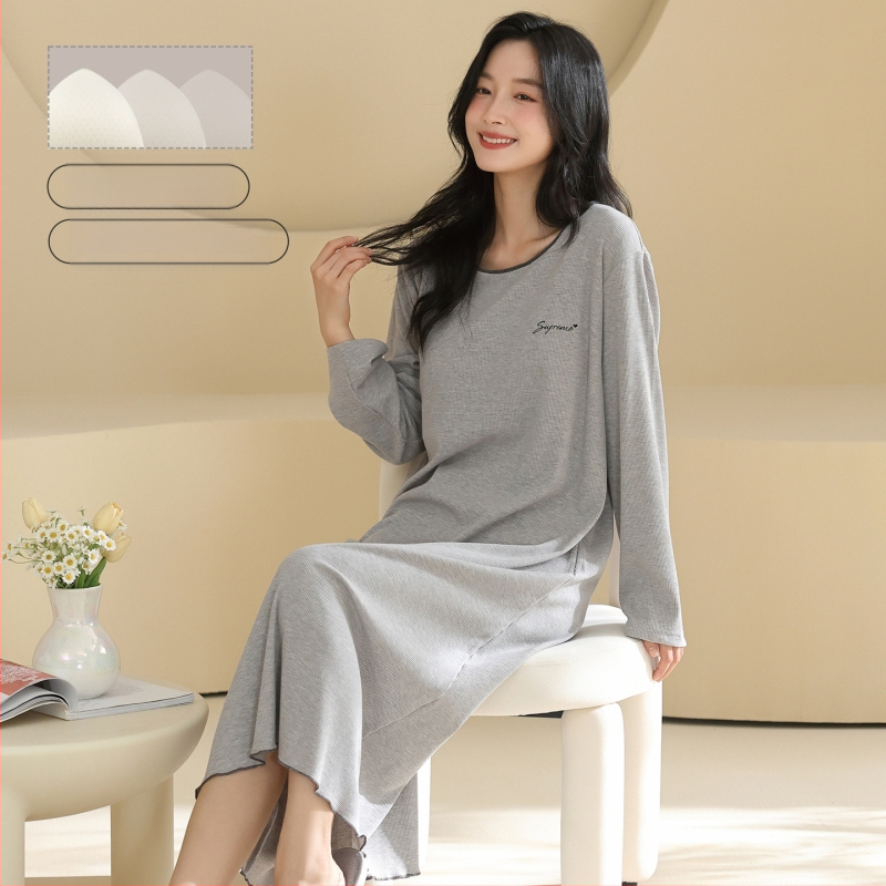 Νυχτερινό φόρεμα πουλόβερ με ενσωματωμένες επενδύσεις στήθους, μακριά μανίκια, στρογγυλός γιακάς, ανάμειξη βισκόζη-πολυεστέρα-ελαστάνη, μεσαίου βάρους