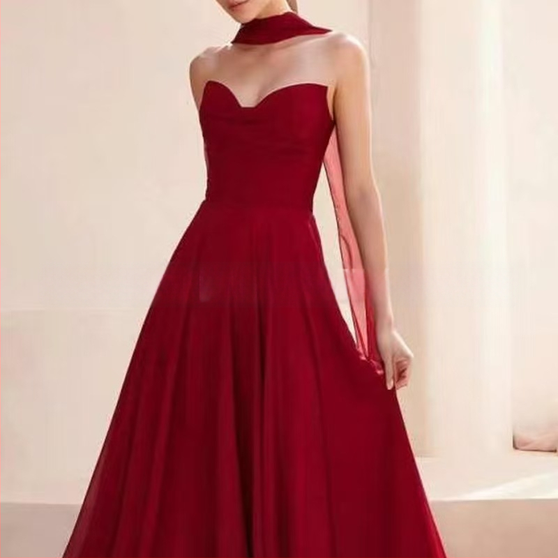 Õhtukleit ilma õlarihmadeta, pikk A-liini siluett, kõrge talje, polüestri segu pulmakleit