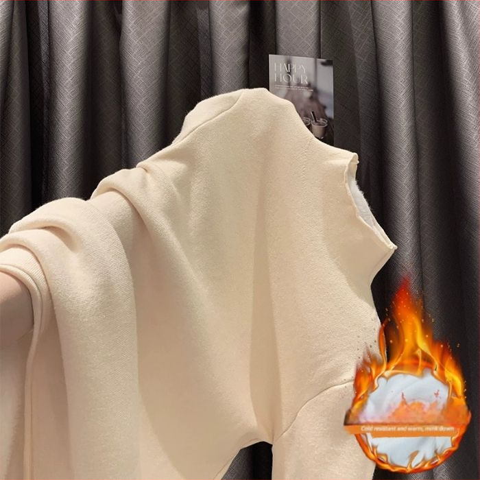 Sievietes kapucētais džemperis no Mink Velvet – ārkārtīgi biezs, garas piedurknes, vienkrāsains adījums