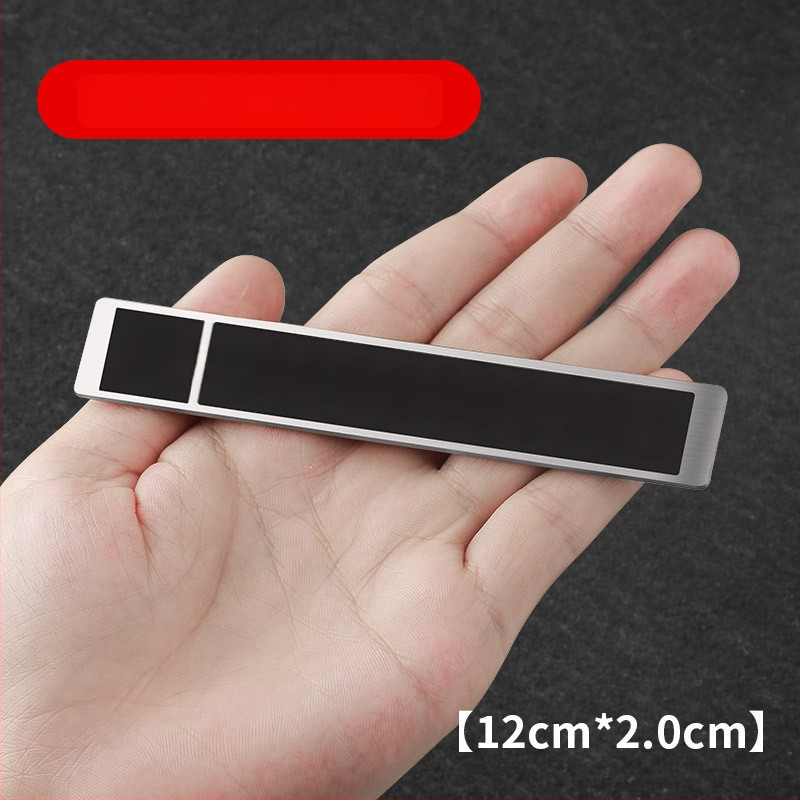 Pagaidāmā stāvvietas numura plāksne automašīnai, metāla rotājums numura pārvietošanai, pielāgošana pieejama; logotipa drukāšana nav iespējama; modelis: sīkāka informācija