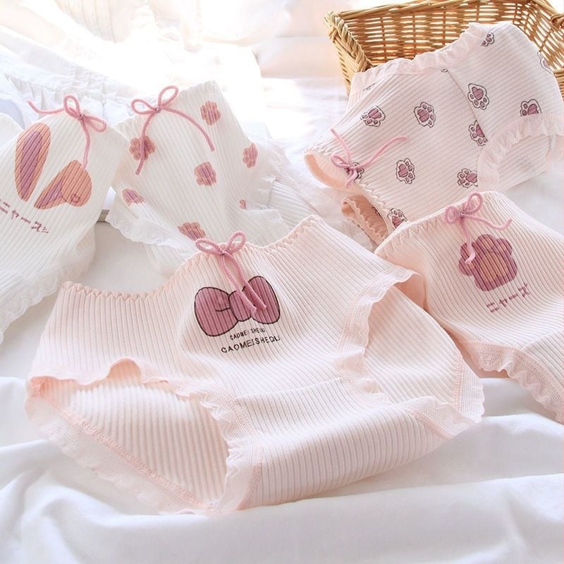 Tüdrukutele puuvillane aluspesu, õmmeldud kangas, keskmise talje, siidist vooder 50–70%, värvide sobiv muster