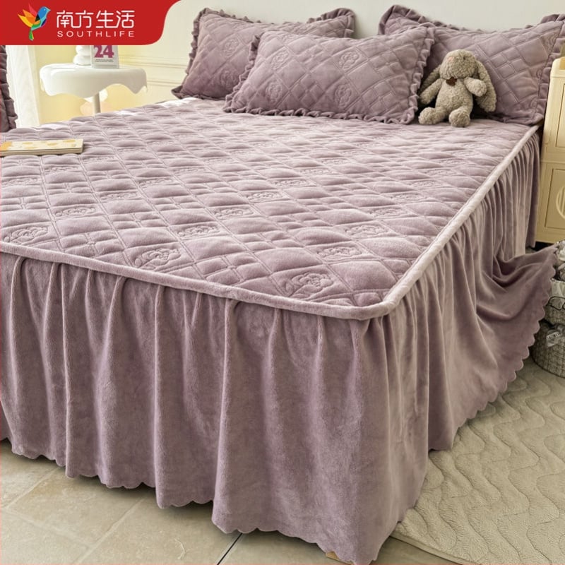 Talvine täiendatud piima-velluri voodilina komplekt, tikitud, 3-osaline, polüester, lõngade värvimine, reaktiivne värvimine, ühevärviline muster