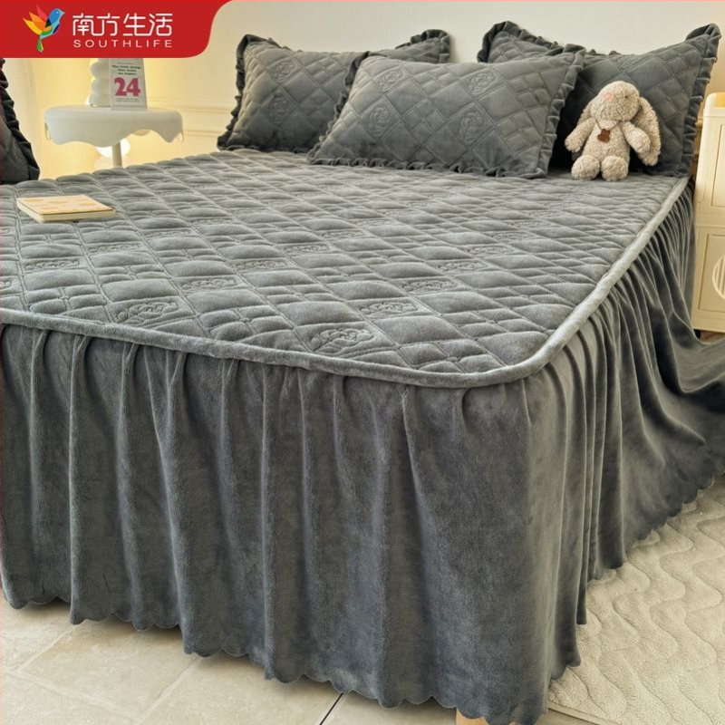 Talvine täiendatud piima-velluri voodilina komplekt, tikitud, 3-osaline, polüester, lõngade värvimine, reaktiivne värvimine, ühevärviline muster