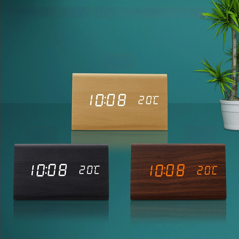 LED-digitaalne äratuskell häälejuhtimisega, kalendri 24-tunnise kuvaga, termomeeter ja öine taustvalgustus