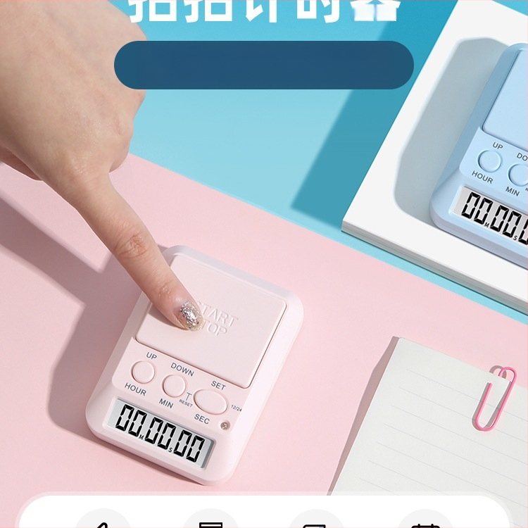 Mehaaniline liikumine; analoogne näidik; ümmargune kuju; toidetakse patareidega