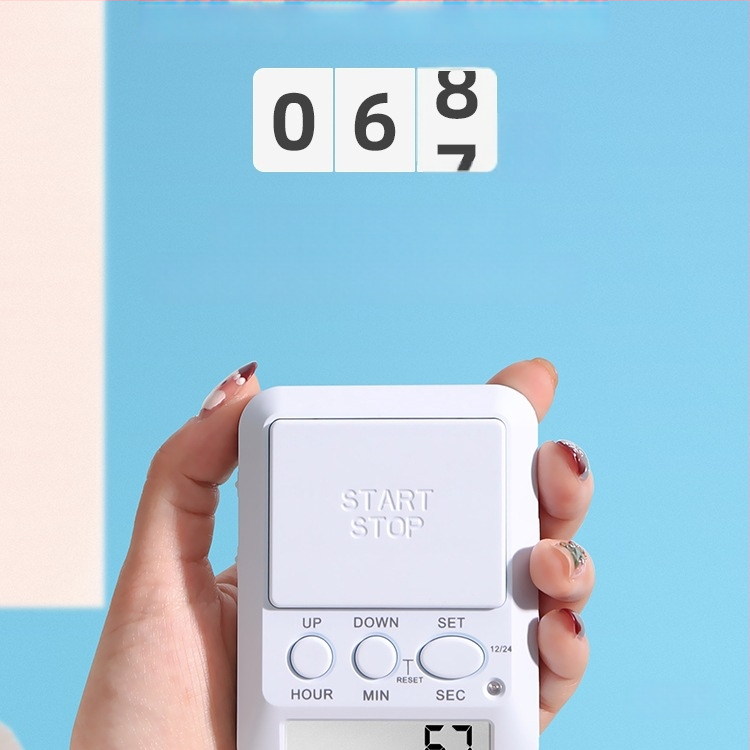 Mehaaniline liikumine; analoogne näidik; ümmargune kuju; toidetakse patareidega