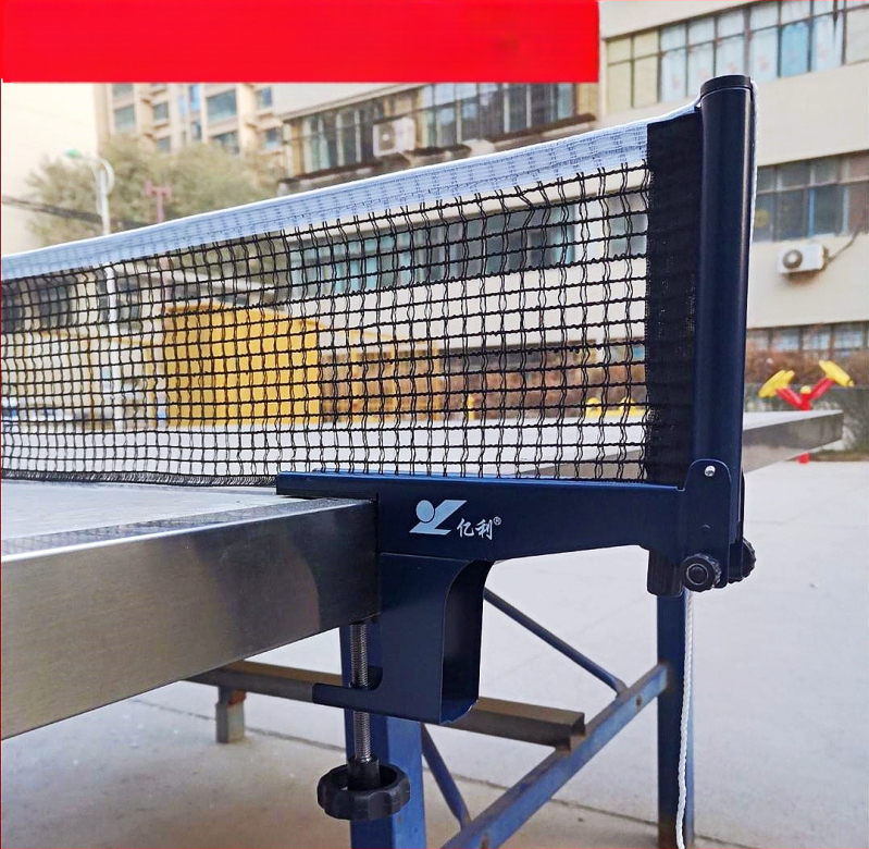 Lauatennisivõrgu alus keskse ühe võrguga