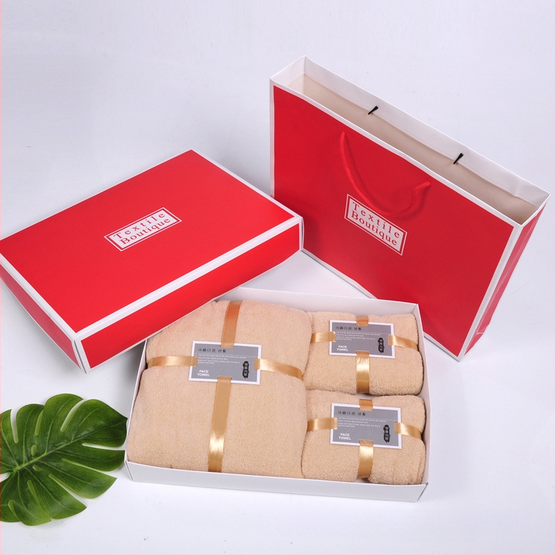 Σετ τριών πετσετών σε κουτί δώρου — πετσέτες μπάνιου από κοραλλί φλίς, με λογότυπο, προσαρμόσιμες, άνω των 500 g