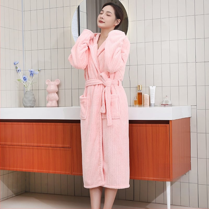 Sieviešu kapucēta halāts no korālfleksa, ziemas modelis, 80% poliestera, svars 810 g