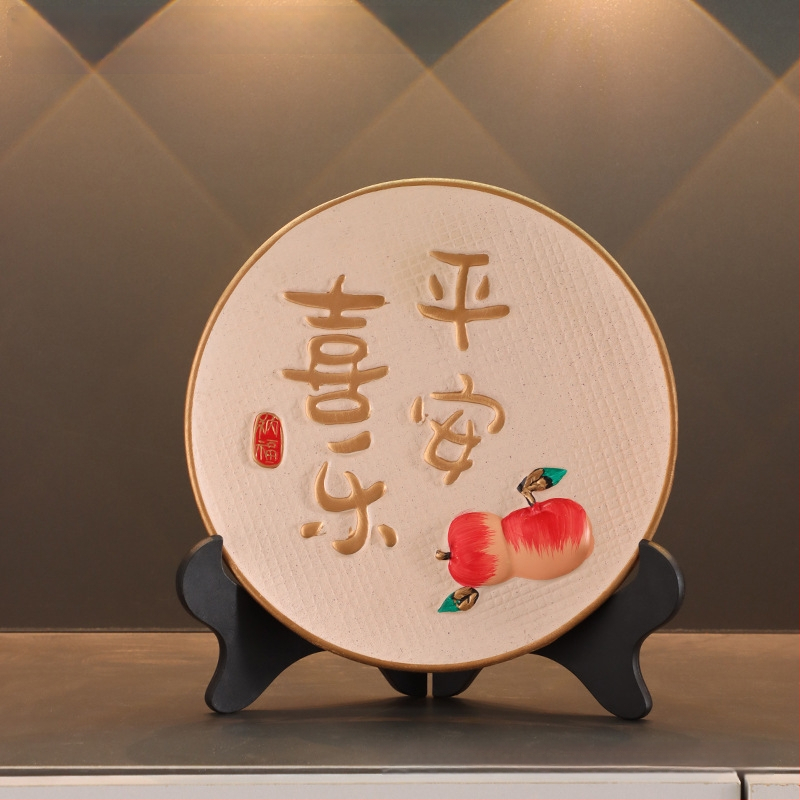 Dekoratīva figūriņa ķīniešu stilā, no sintētiskā sveķu materiāla, puse rokdarbs un puse mašīnveida darbs