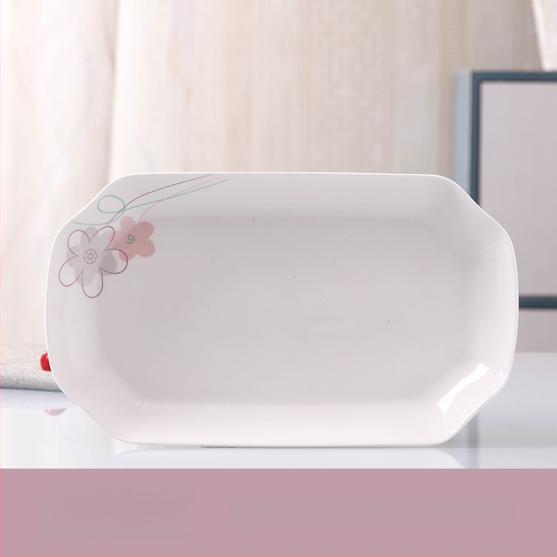 Keraminis stalo servizo rinkinys: ryžių dubenėliai, sriubos dubenėliai ir lėkštės; kaulinis porcelianas (>36% kaulo); gėlių raštas; dažyta glazūra; tinkamas mikrobangų krosnelėms.