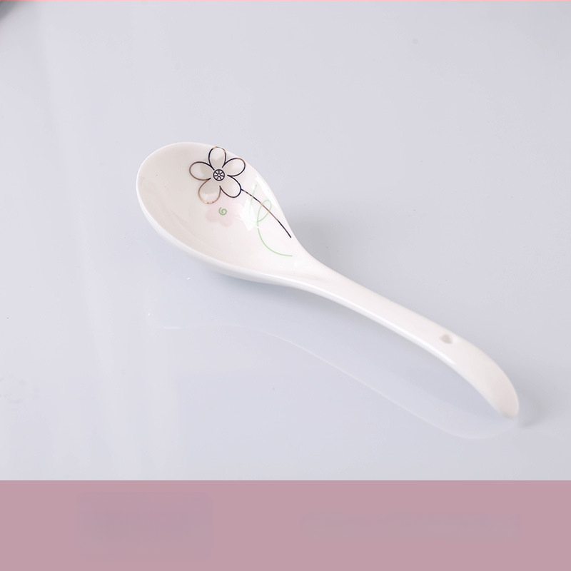 Keraminis stalo servizo rinkinys: ryžių dubenėliai, sriubos dubenėliai ir lėkštės; kaulinis porcelianas (>36% kaulo); gėlių raštas; dažyta glazūra; tinkamas mikrobangų krosnelėms.