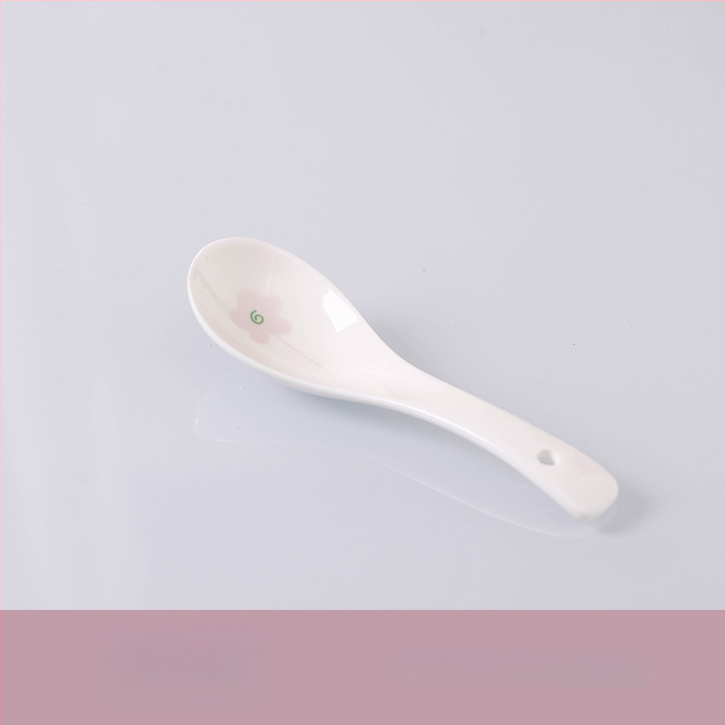 Keraminis stalo servizo rinkinys: ryžių dubenėliai, sriubos dubenėliai ir lėkštės; kaulinis porcelianas (>36% kaulo); gėlių raštas; dažyta glazūra; tinkamas mikrobangų krosnelėms.