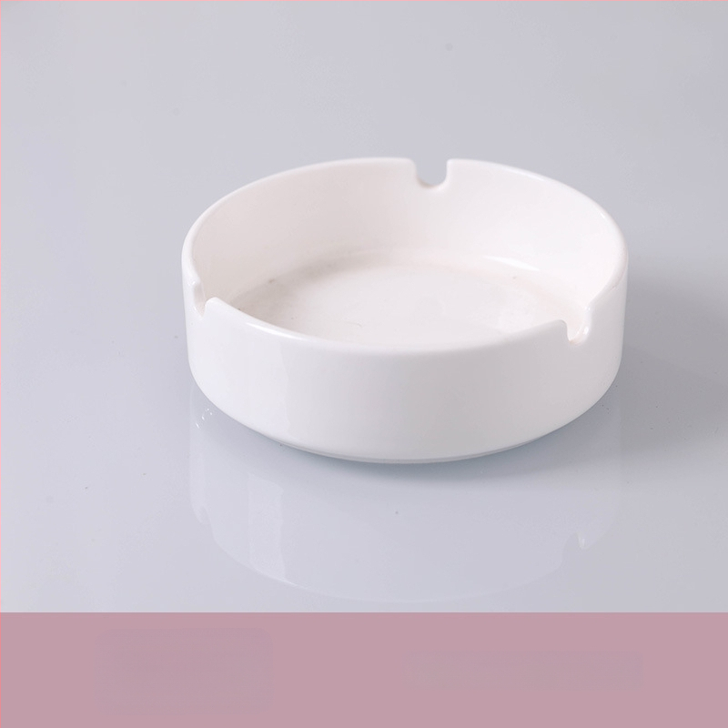 Keraminis stalo servizo rinkinys: ryžių dubenėliai, sriubos dubenėliai ir lėkštės; kaulinis porcelianas (>36% kaulo); gėlių raštas; dažyta glazūra; tinkamas mikrobangų krosnelėms.