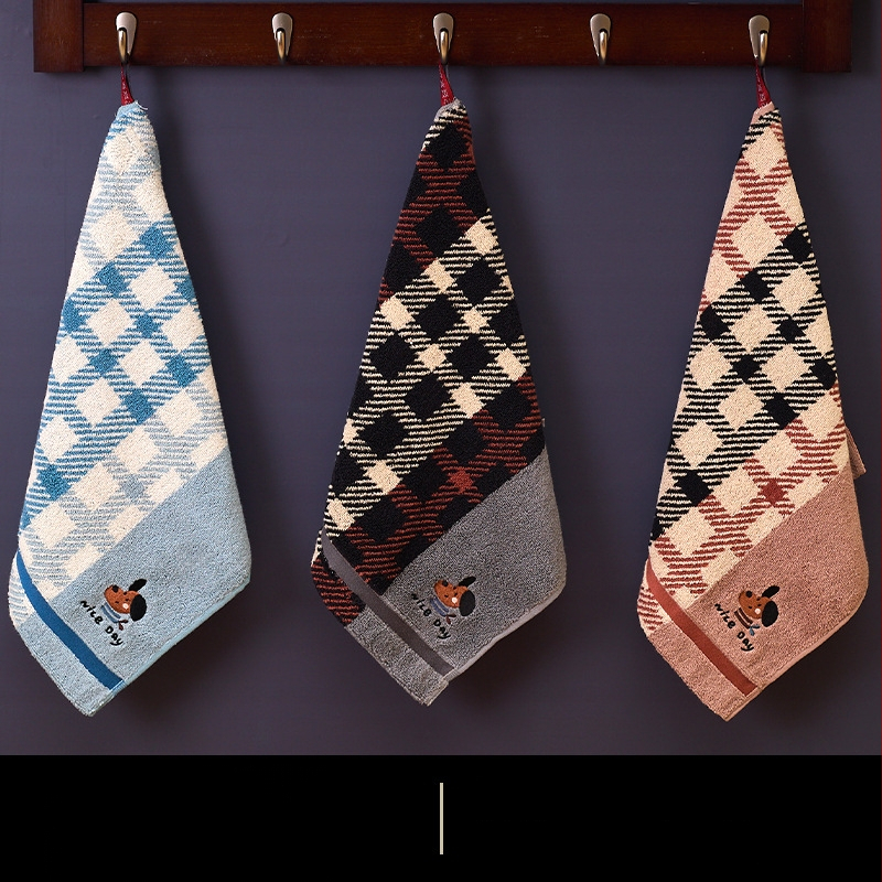 Памучна квадратна кърпа за лице – Airsl, 30 g, от чист памук, квадратна форма, бродерия и жакардова обработка