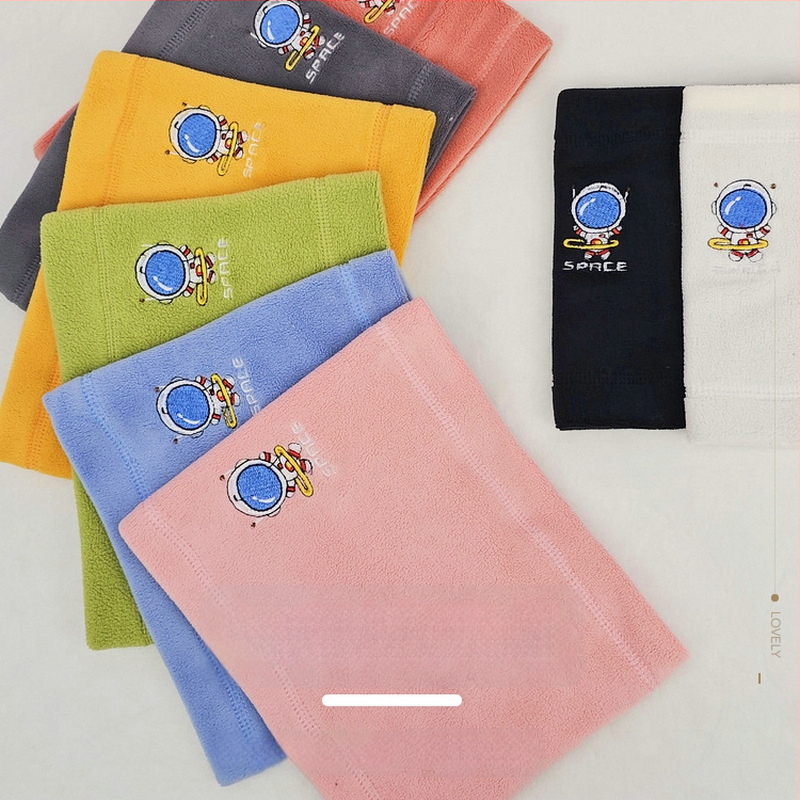 Unisex κασκόλ Ollie βελούδο με warp ύφανση, κεντημένο φινίρισμα, στυλ καρτούν, διατηρεί τη ζέστη