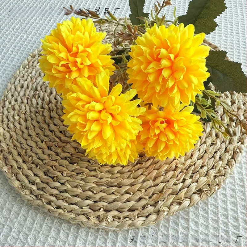 Penghan dirbtinis 6 galvų krizantemų puokštė su vienu kotu, mažas puokštė; medžiagos: plastikas, šilko gėlės, poliesterio audinys; vestuvėms, namų dekorui, nuotraukų rekvizitams