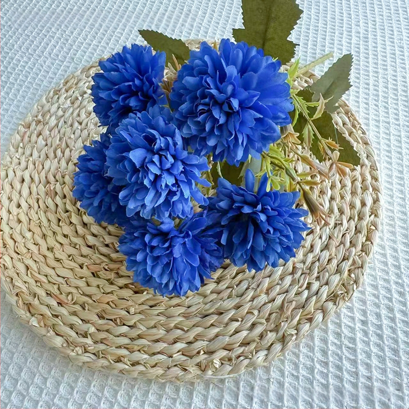 Penghan dirbtinis 6 galvų krizantemų puokštė su vienu kotu, mažas puokštė; medžiagos: plastikas, šilko gėlės, poliesterio audinys; vestuvėms, namų dekorui, nuotraukų rekvizitams