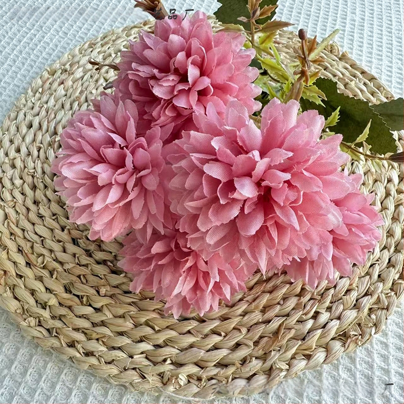 Penghan dirbtinis 6 galvų krizantemų puokštė su vienu kotu, mažas puokštė; medžiagos: plastikas, šilko gėlės, poliesterio audinys; vestuvėms, namų dekorui, nuotraukų rekvizitams