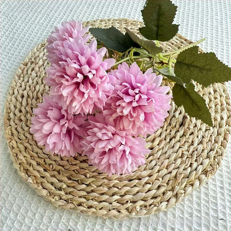 Penghan dirbtinis 6 galvų krizantemų puokštė su vienu kotu, mažas puokštė; medžiagos: plastikas, šilko gėlės, poliesterio audinys; vestuvėms, namų dekorui, nuotraukų rekvizitams