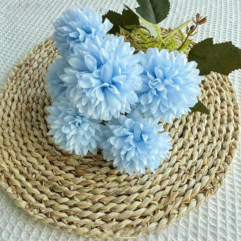 Penghan dirbtinis 6 galvų krizantemų puokštė su vienu kotu, mažas puokštė; medžiagos: plastikas, šilko gėlės, poliesterio audinys; vestuvėms, namų dekorui, nuotraukų rekvizitams