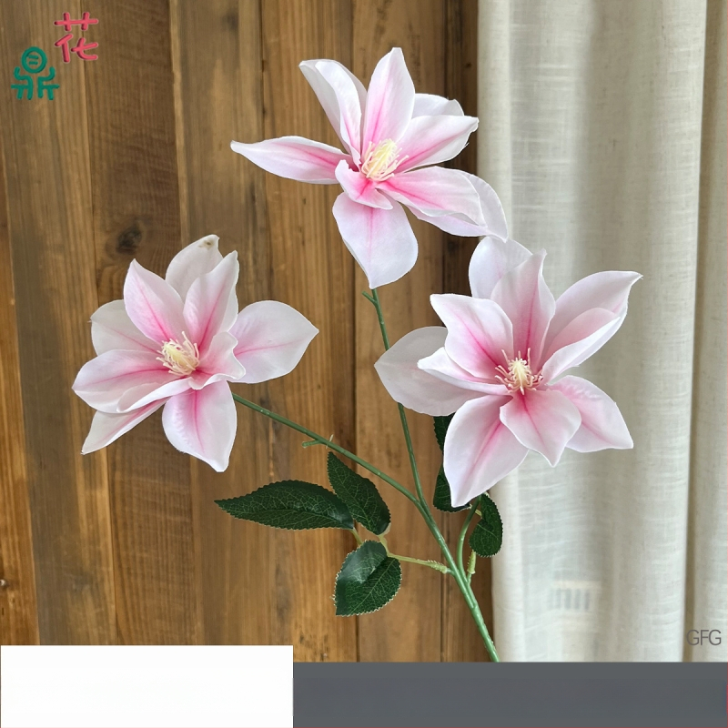 Vestuviniai šilko gėlių derinys – 3 galvų Clematis ir lelija, šilko gėlės plaukų šukuosenoms ir nuotraukoms, reljefinės detalės