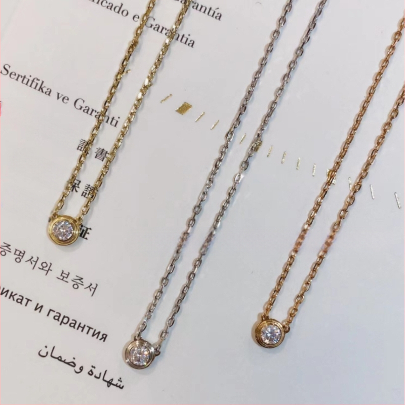 Piekaramais kulons, pilienveida forma no sakausējuma, viegls greznības stils, pavasaris 2024