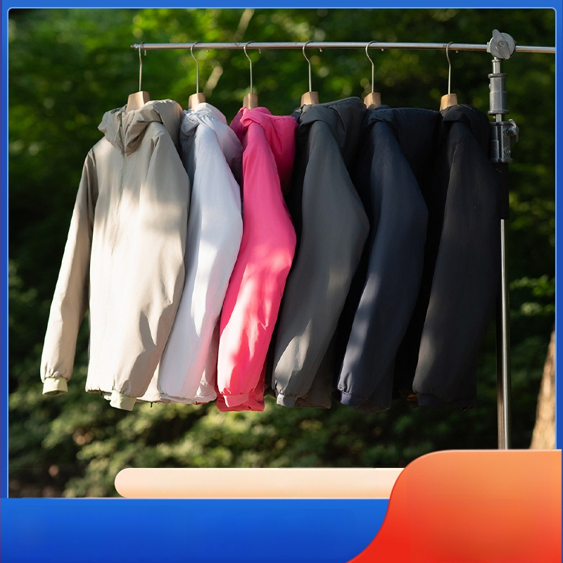 Unisex talvejakk täidetud siidi-puuvillaga välisriietuseks ja matkamiseks, kapuutsiga, vaba lõige, väliskangas polüester, vooder nylon, täidis siidi-puuvill, külje taskud