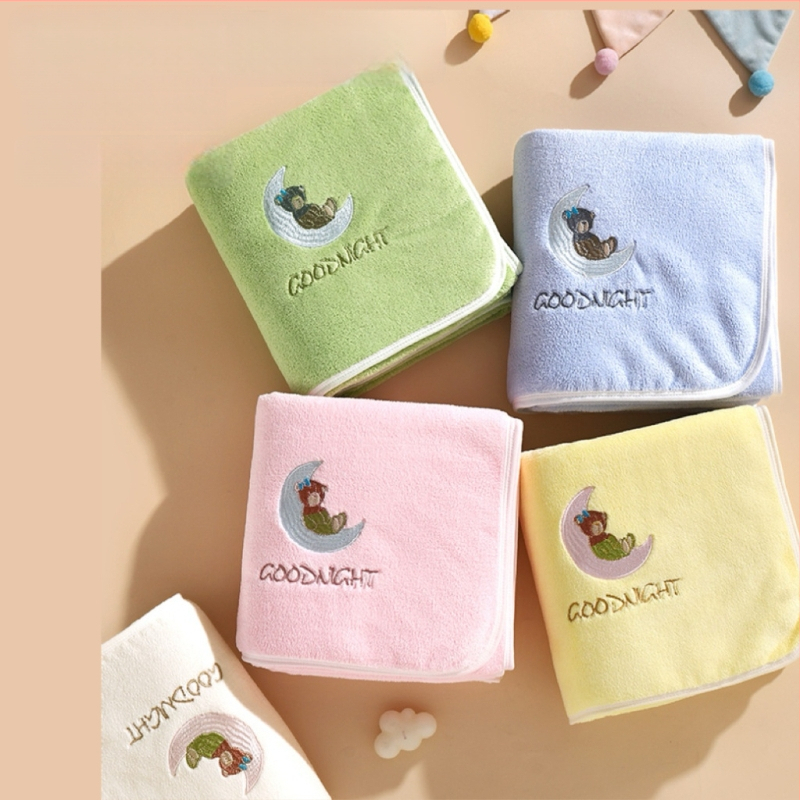 Beebide korallfliisist vannirätik, paksendatud sügisel ja talvel, klass A, pehme ja imav, 150D, 300–400 g, tikand ja vooder, karikatuurimuster