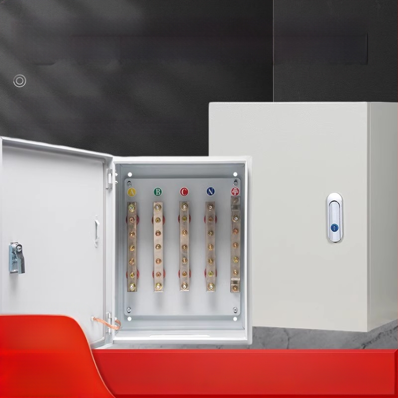 Izoliuota T-jungties dėžė kabeliams su vario šina, sieninis montavimas, IP40, korpusas iš šaltai valcuoto plieno plokštės, pagal užsakymą