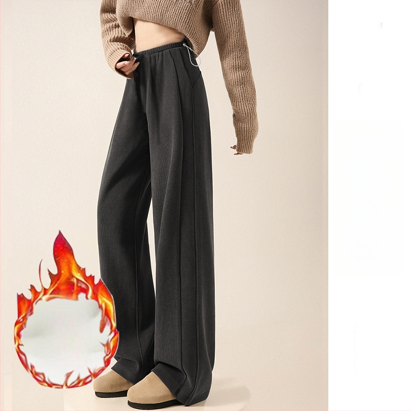 Grūtnieču ziemas bikses ar flīsa iekšdieni, biezas un silti, plata kāja, taisns piegriezums, vidējā josta; materiāls: kokvilnas-poliesters 50–70% saturs