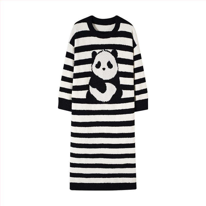 Grūtnieču naktskleita no pusvelūra ar vilnas odere, garas piedurknes, apaļš kakla, garums