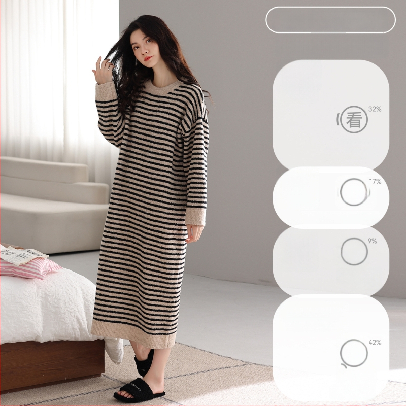 Grūtnieču naktskleita no pusvelūra ar vilnas odere, garas piedurknes, apaļš kakla, garums