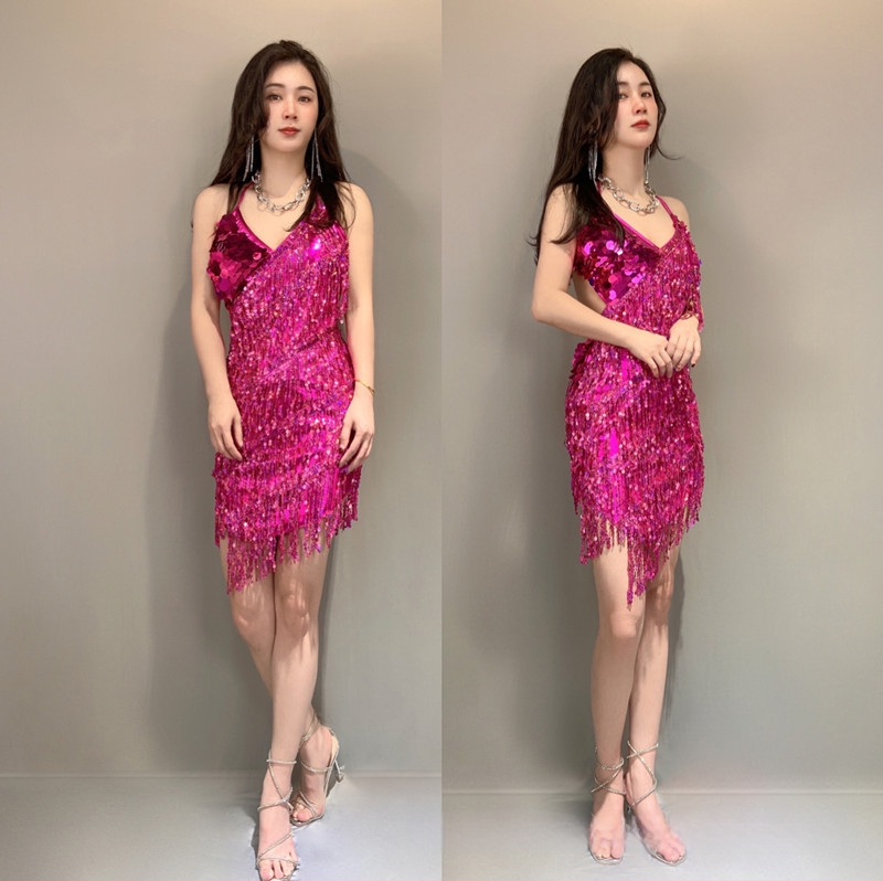 Latīņu deju kostīmu komplekts ar fringi un spīdumiem, atvērtām mugurām, spīdīgs poliesteru audums skatuvei