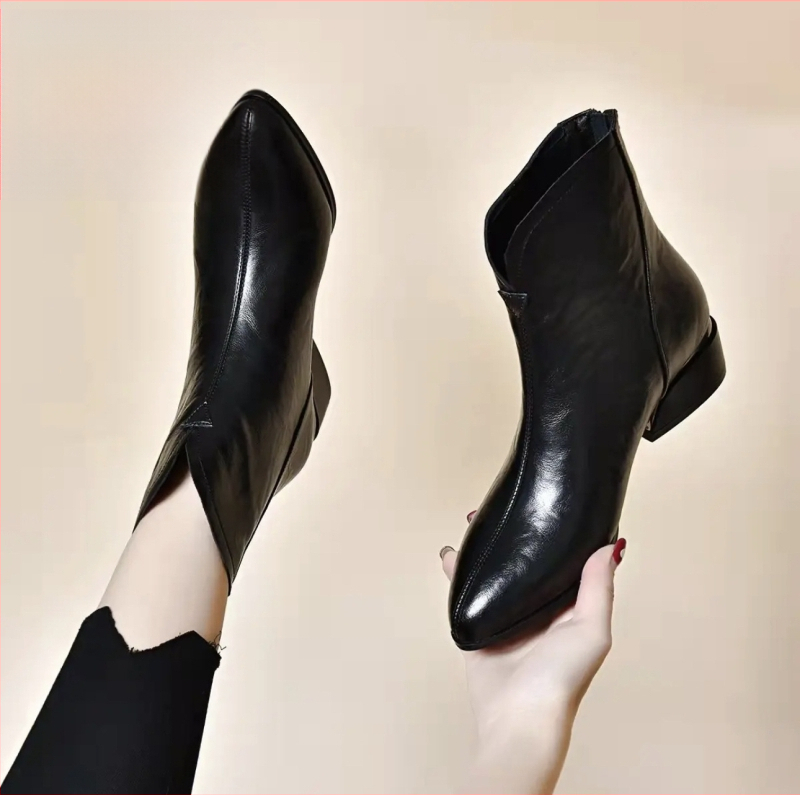 Moteriški Martin odiniai bateliai su pūkine viduje, smailus pirštas, užtrauktukas gale, žemas čiurnos aukštis