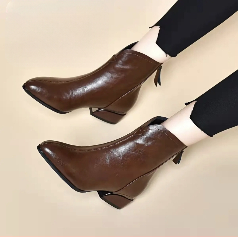 Moteriški Martin odiniai bateliai su pūkine viduje, smailus pirštas, užtrauktukas gale, žemas čiurnos aukštis