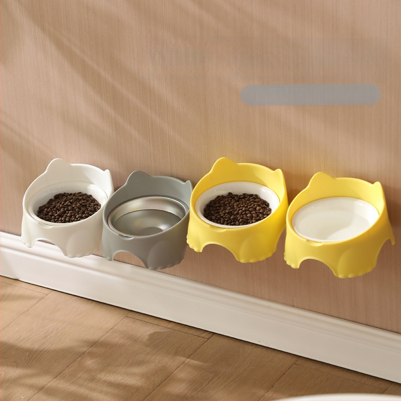 Sienā piestiprināms kaķu barošanas trauks, plastmasas pamatne ar keramisku vai nerūsējošā tērauda bļodu, telpām draudzīgs dizains