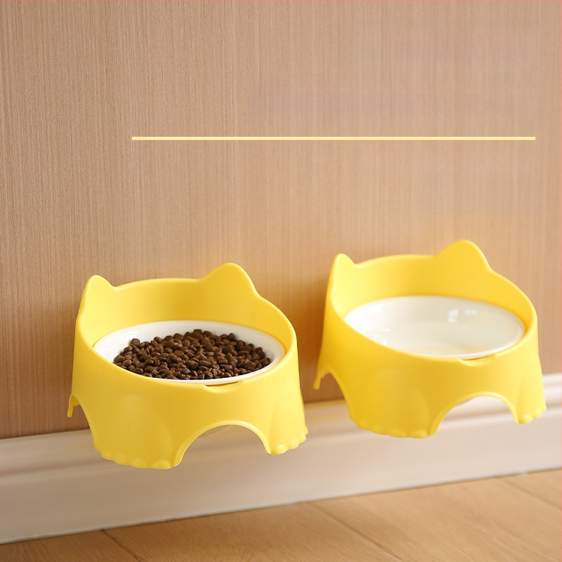 Sienā piestiprināms kaķu barošanas trauks, plastmasas pamatne ar keramisku vai nerūsējošā tērauda bļodu, telpām draudzīgs dizains