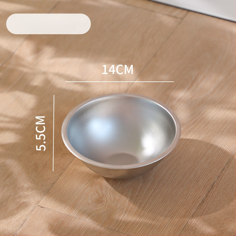 Sienā piestiprināms kaķu barošanas trauks, plastmasas pamatne ar keramisku vai nerūsējošā tērauda bļodu, telpām draudzīgs dizains