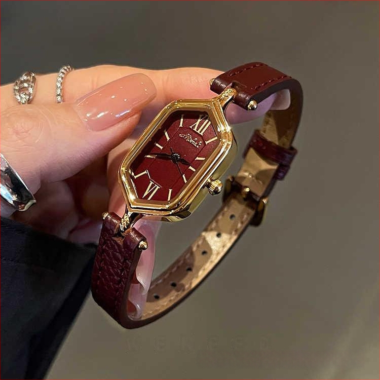 Ceas de damă analog cu curea PU, cadran cu cifre romane, aspect retro (Mecanism quartz • Rezistență la apă 30 m • Carcasă din aliaj • Curea PU • Geam mineral întărit)