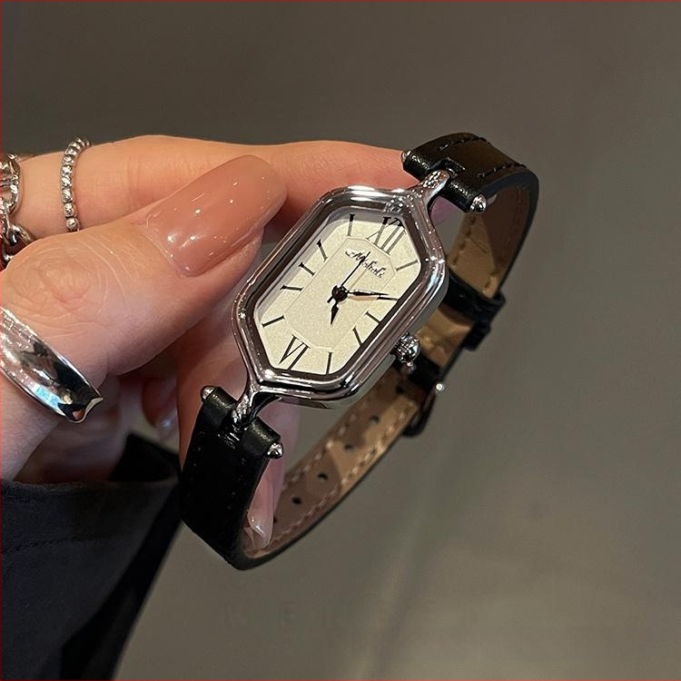 Ceas de damă analog cu curea PU, cadran cu cifre romane, aspect retro (Mecanism quartz • Rezistență la apă 30 m • Carcasă din aliaj • Curea PU • Geam mineral întărit)