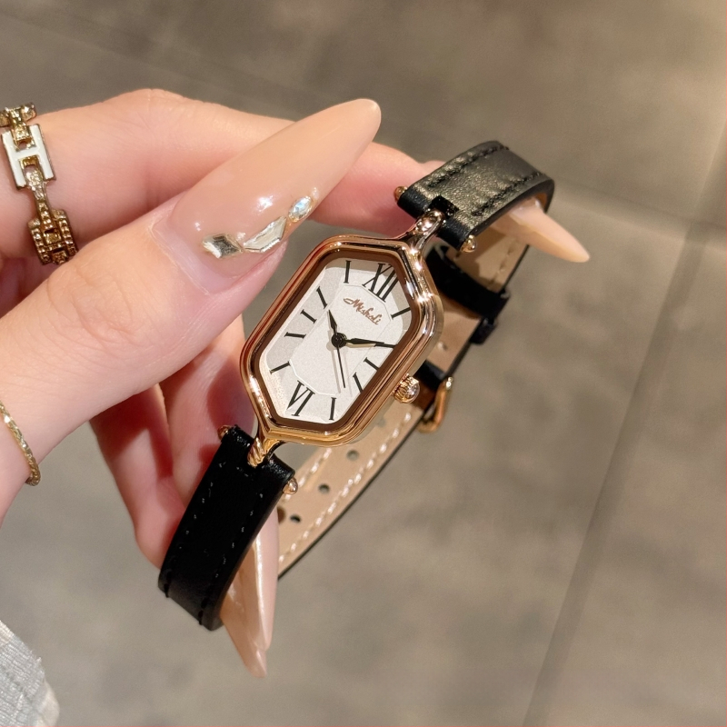 Ceas de damă analog cu curea PU, cadran cu cifre romane, aspect retro (Mecanism quartz • Rezistență la apă 30 m • Carcasă din aliaj • Curea PU • Geam mineral întărit)