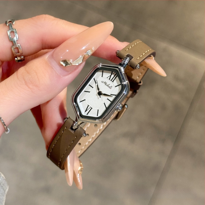 Ceas de damă analog cu curea PU, cadran cu cifre romane, aspect retro (Mecanism quartz • Rezistență la apă 30 m • Carcasă din aliaj • Curea PU • Geam mineral întărit)