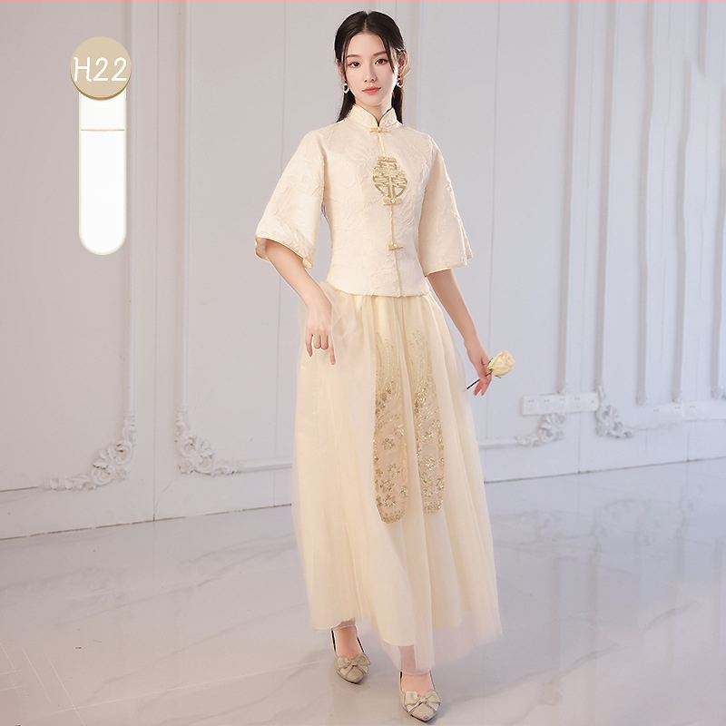 Kinų stiliaus pamergių suknelė, ilgos rankovės, ilga iki grindų suknelė, liemuo vidutinio pločio, stačios apykaklės