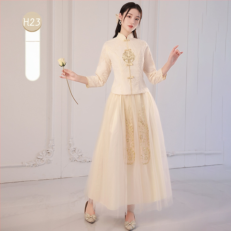 Kinų stiliaus pamergių suknelė, ilgos rankovės, ilga iki grindų suknelė, liemuo vidutinio pločio, stačios apykaklės